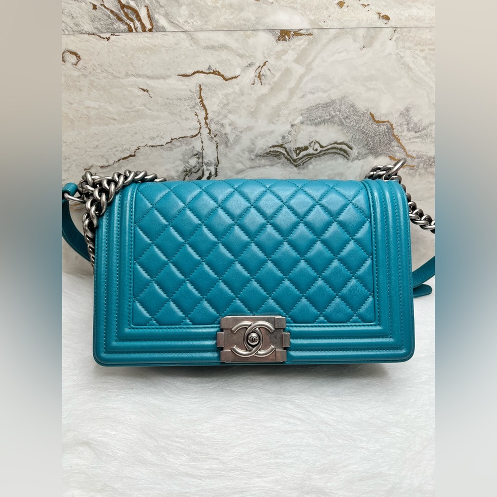 🔥 SOLD #02202BB Old Medium Chanel Boy Bag